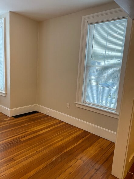 Building Photo - 4 Riggs St