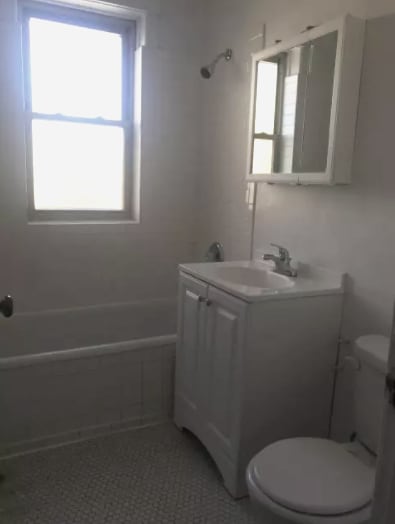 Building Photo - 1959 W Foster Ave