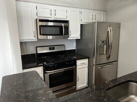 Building Photo - 8941 Town Center Cir