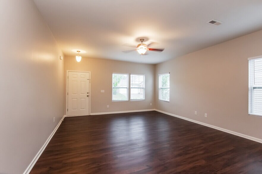 Building Photo - 252 Ranlo Ave
