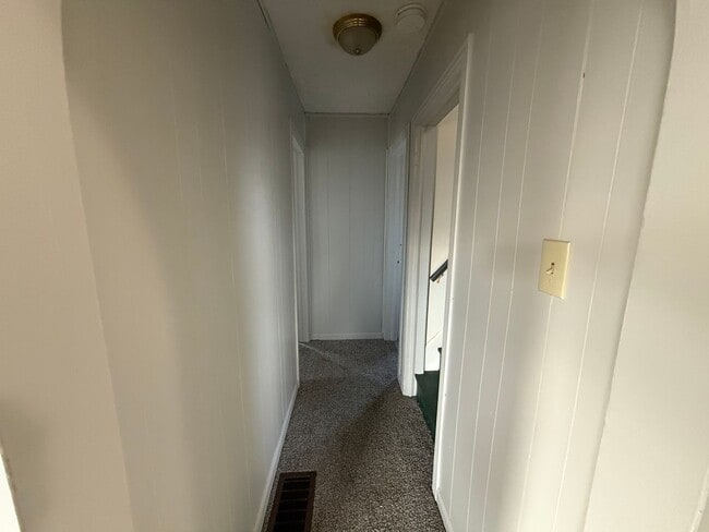 Building Photo - 2-Bed House Canton