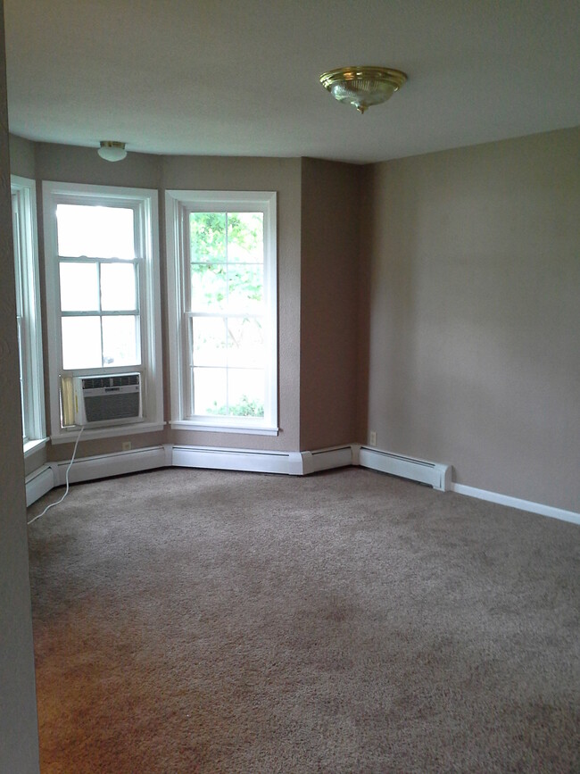 Living room - 205 2nd St W