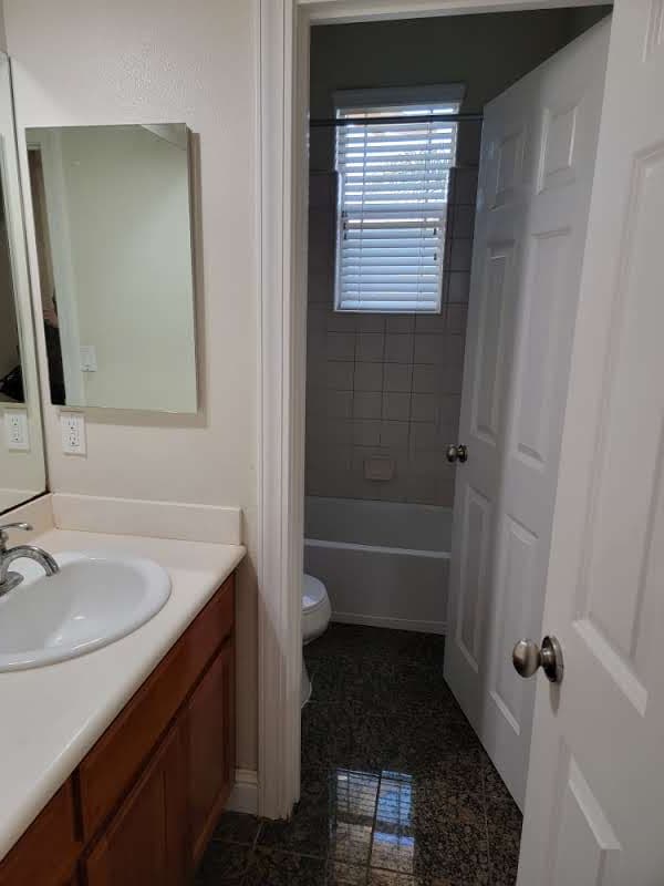 Building Photo - 469 Hawk Dr