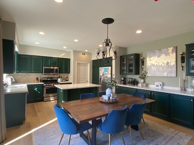 Building Photo - Spacious 4-Bedroom Townhome with Downstairs Bed/Bath in Creekside!