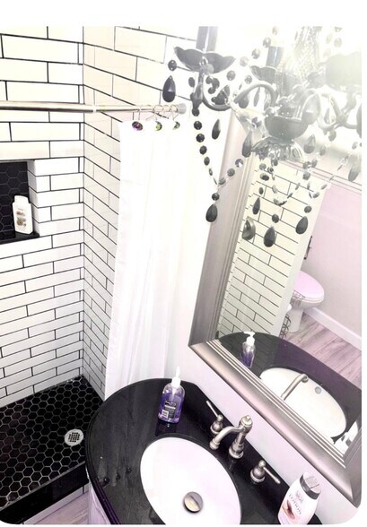 Building Photo - 686 Morford Ave