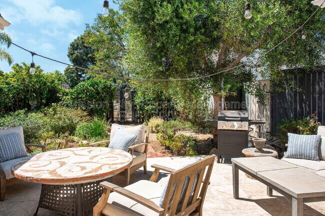 Building Photo - 2837 Clinton Terrace