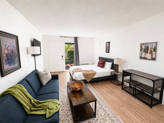 Building Photo - 824 Camino La Costa
