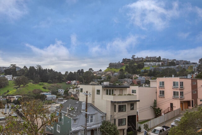 Building Photo - 2037 Castro St