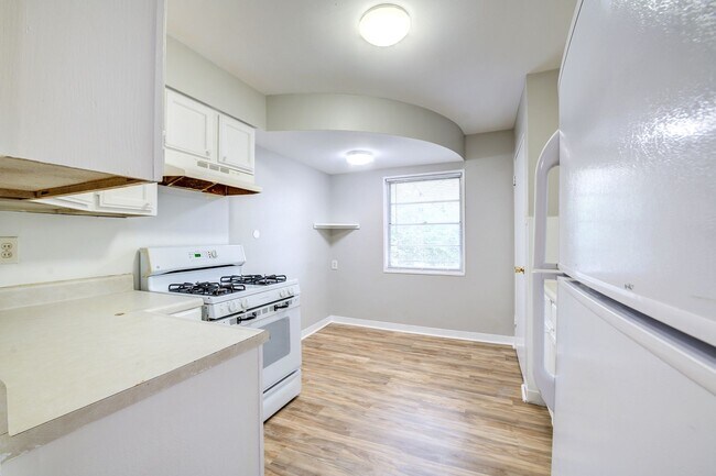 Building Photo - Charming Mid-Century Home with Basement and Fenced Backyard!