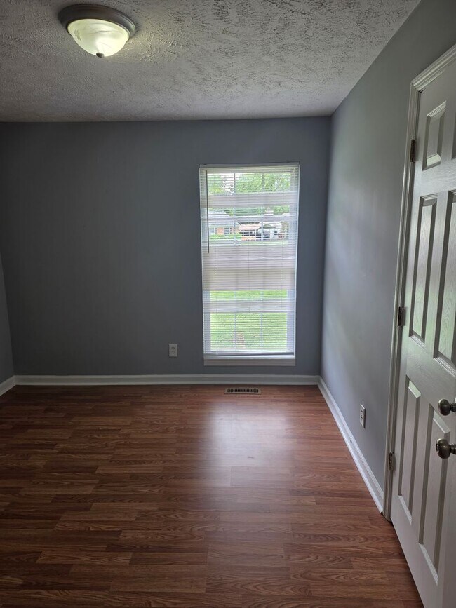 Building Photo - Three bedroom two bath Mt. Juliet just remodeled only $2,100