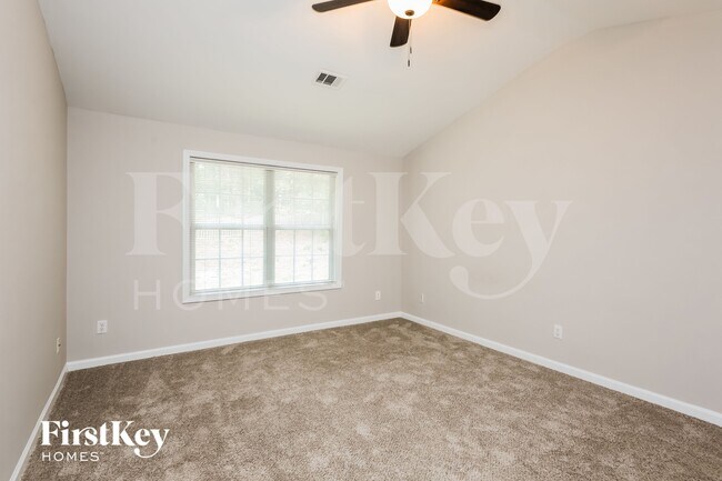 Building Photo - 2410 Kirkstone Dr