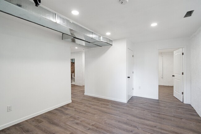 Building Photo - 1230 Glen Ave