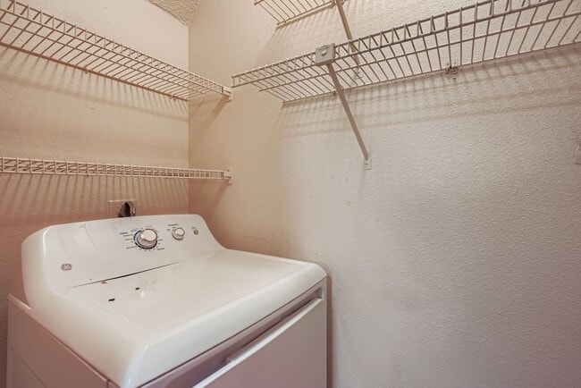 Building Photo - 3100 Jeanetta St