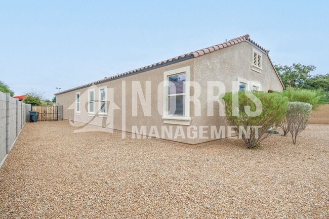 Building Photo - Beautiful Home in Mission Royale