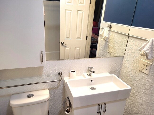 Building Photo - 815 Clay St