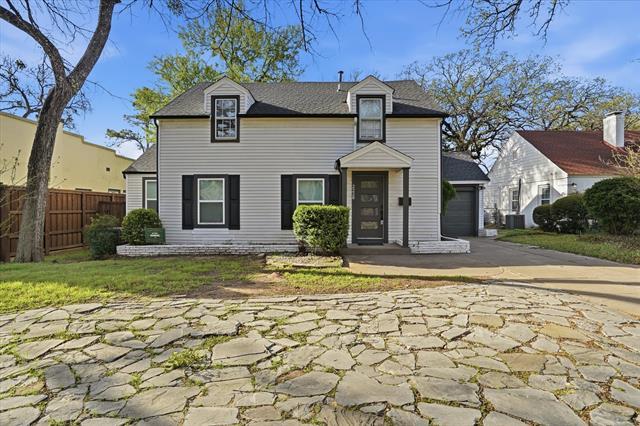 Building Photo - 2228 Goldenrod Ave