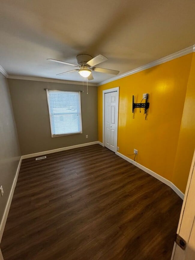 Building Photo - Home for Rent in Middle of Johnson City!