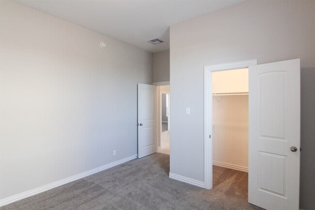 Building Photo - 31811 Dunham Lake Dr