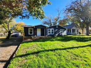 Building Photo - 521 Willow Ave