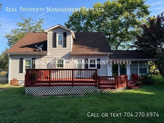 Building Photo - 6008 Mallard Dr