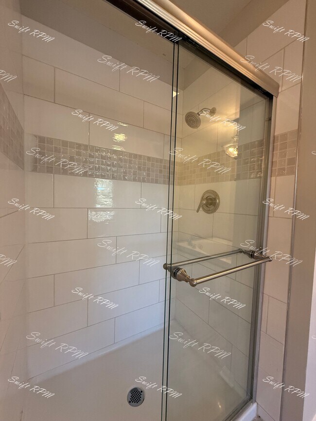 Building Photo - 15602 Maple St