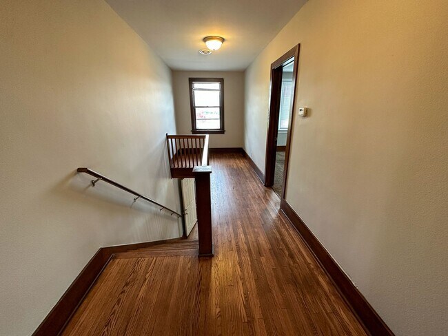 Building Photo - 225 Sheldon Ave