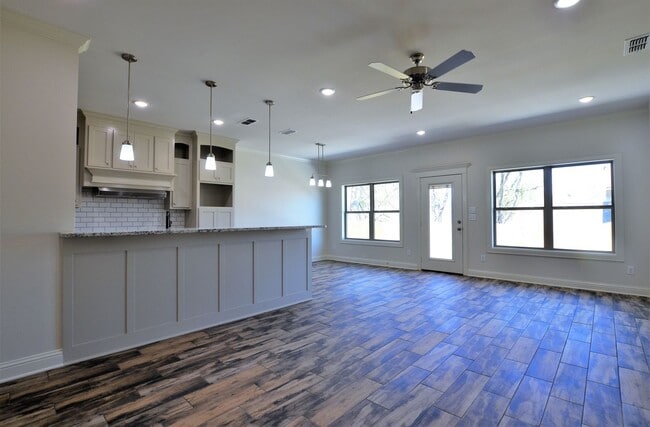 Building Photo - Coming Soon! 3/2/2 in Whitehouse ISD!!