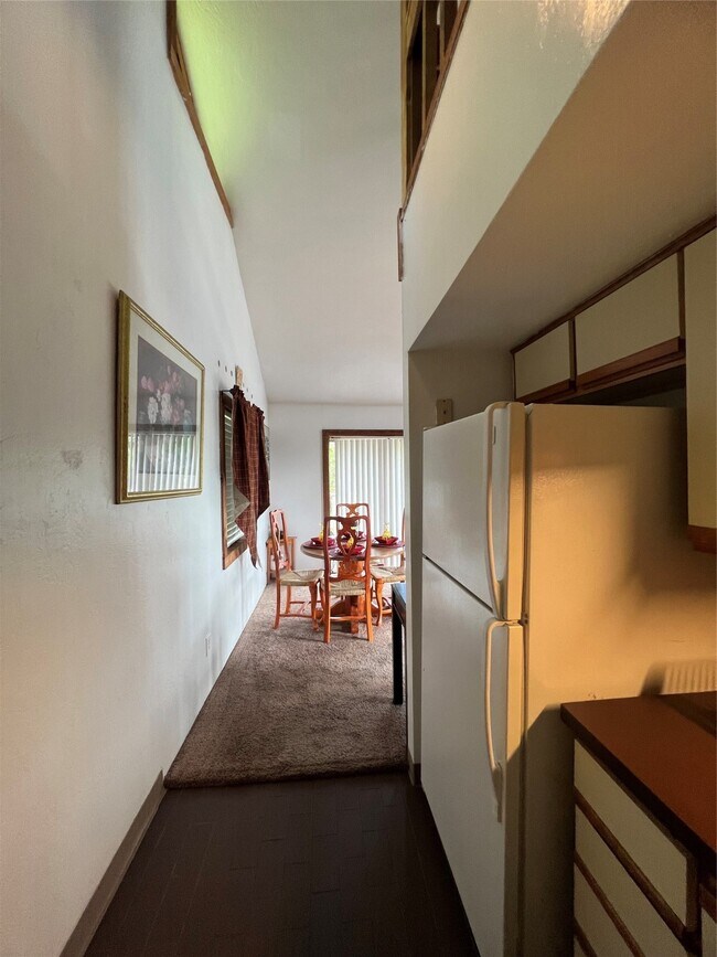 Building Photo - 8141 Glenbrook Dr