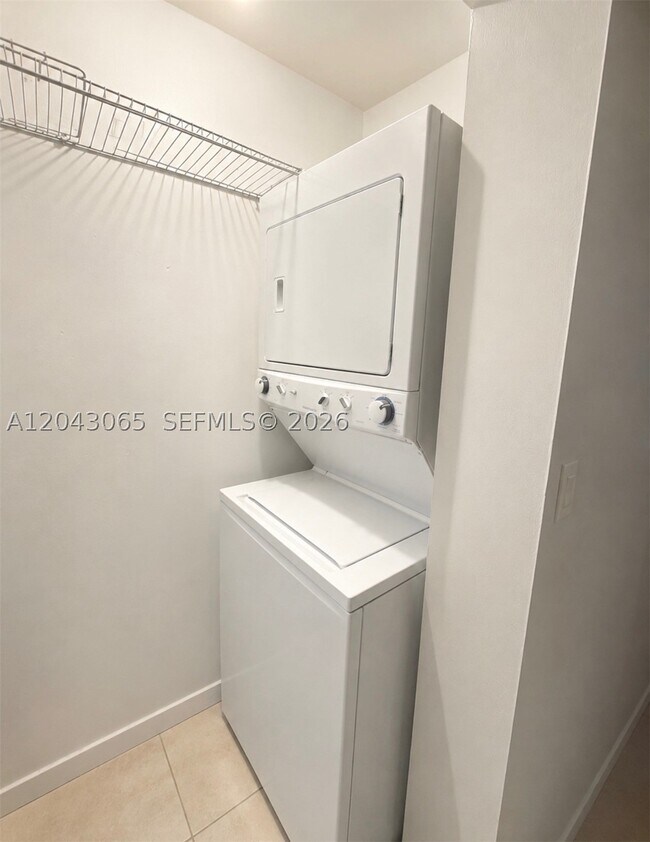 Building Photo - 8475 SW 156th Ct