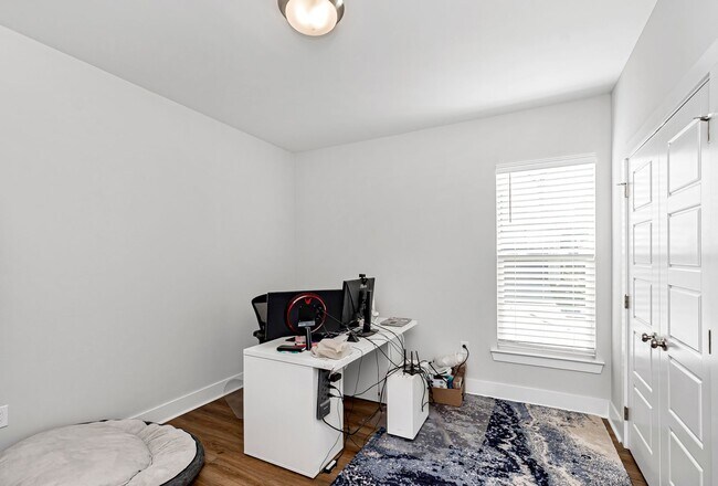 Building Photo - 3 Bedroom Home in River Hills