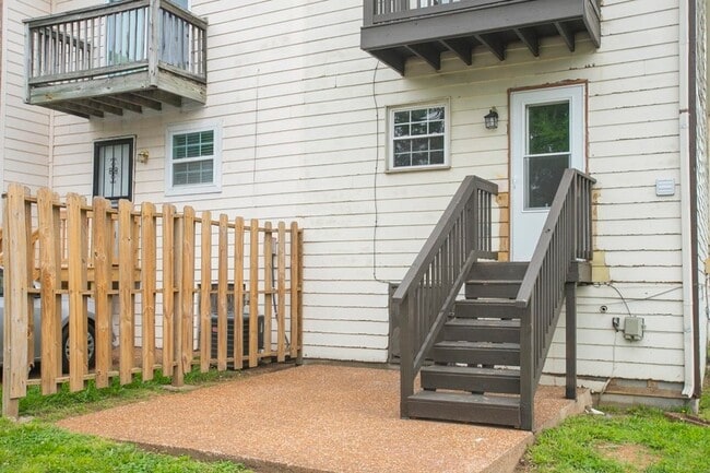 Building Photo - 1517 Meadow Bend Dr