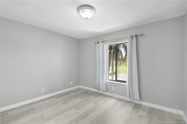Building Photo - 1008 Green Pine Blvd