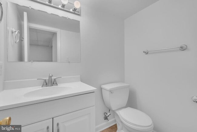 Building Photo - 651 Westphalia Ct