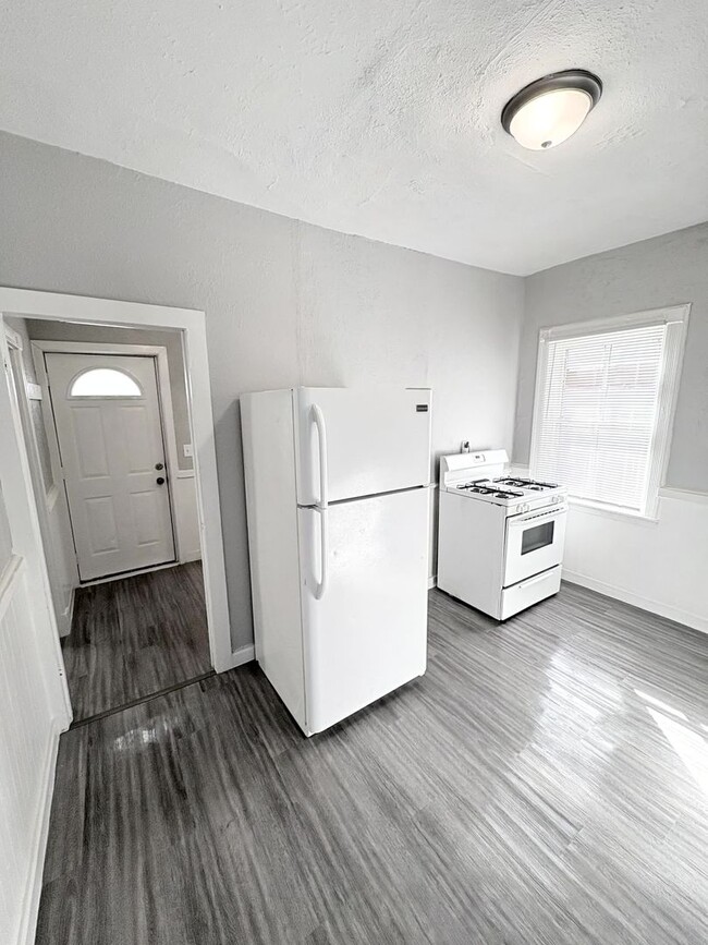 Building Photo - Charming 2 Bedroom Home for Rent & In Grea...