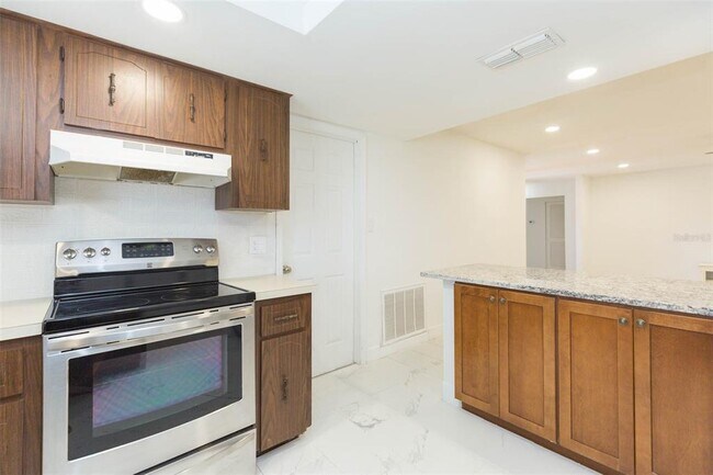 Building Photo - 8253 Redfield Dr
