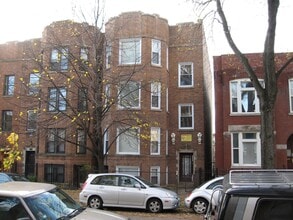 Building Photo - Large 3bedroom/1bath unit in Bucktown! Central Air, FREE Laundry, and close to Blue Line!
