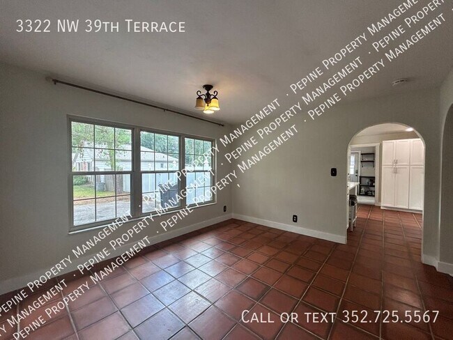 Building Photo - 3322 NW 39th Ter