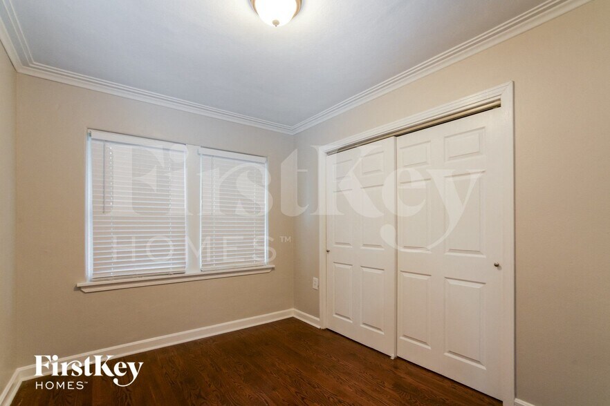 Building Photo - 9946 MacKenzie Rd