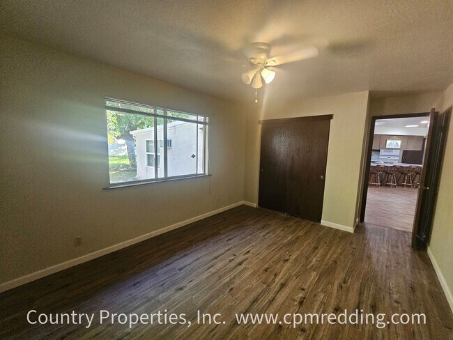 Building Photo - Spacious House with Landscaper Included Av...