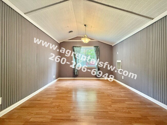 Building Photo - 2122 Olladale Dr