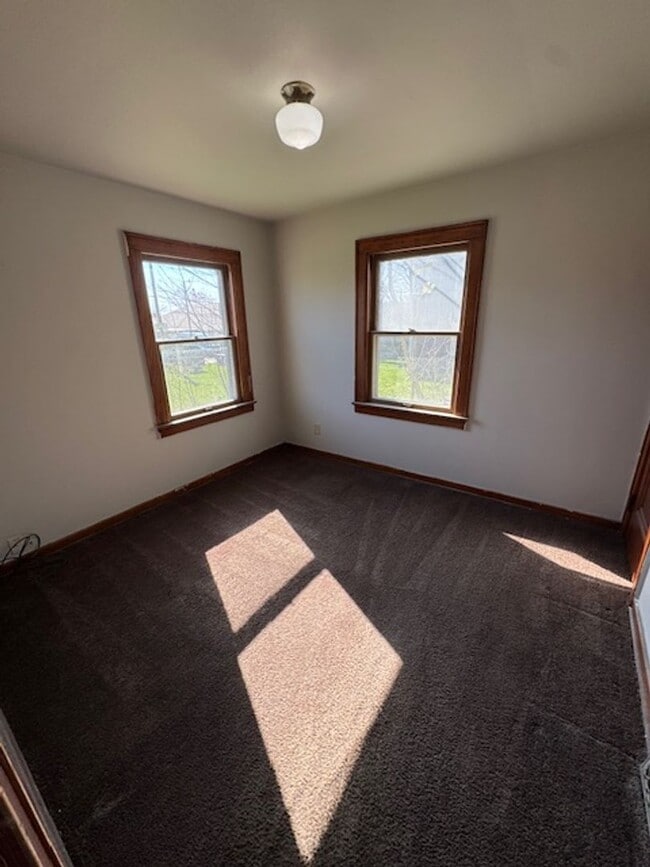 Building Photo - 3305 S Harrison St