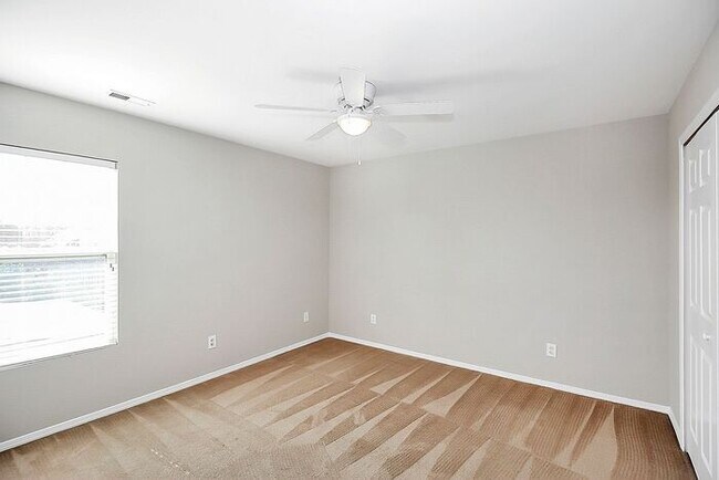 Building Photo - Spacious 3BD/2.5BA Home in Cabarrus Crossing!
