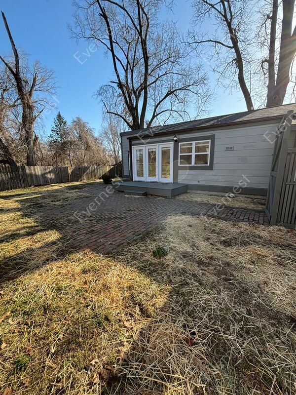 Building Photo - 1312 Langholm Dr