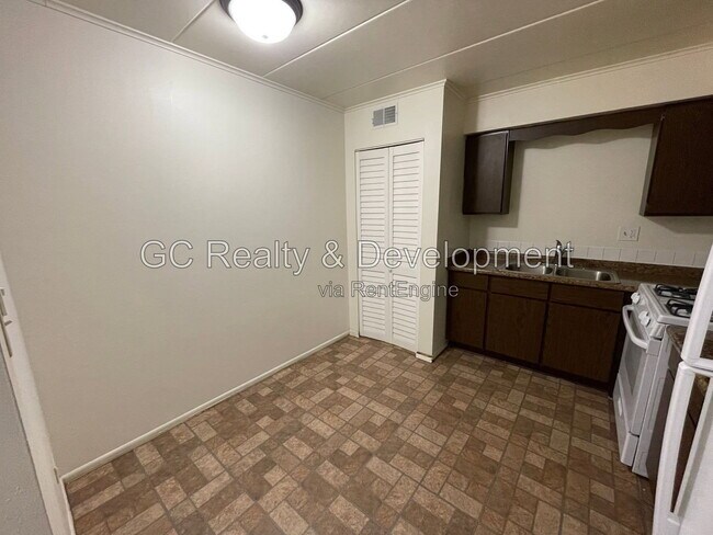 Building Photo - 180 N Wolf Rd
