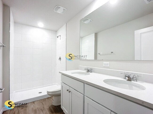 Building Photo - 19 Wood Amber Ln