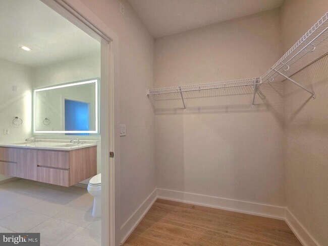 Building Photo - 737 Swann Ave