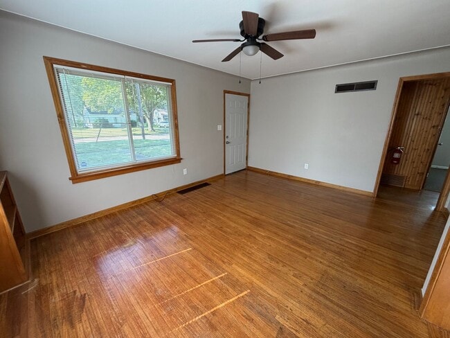 Building Photo - Two Bedroom Ranch for Rent