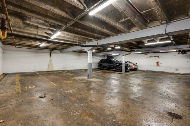 Building Photo - 227 E Walton Pl