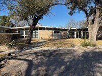 Building Photo - 3400 Stoneridge Rd