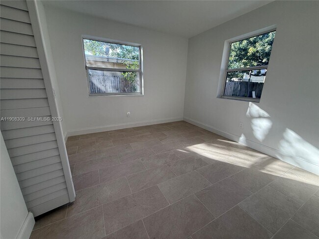 Building Photo - 2051-2055 NE 167th St